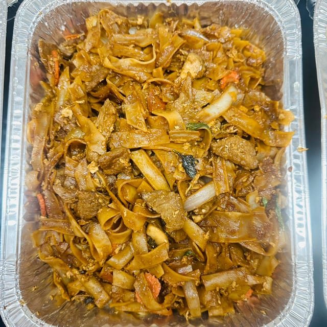 Pad Kee Mao (Drunken Noodles) (Serves 10).