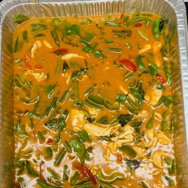 Panang Curry Entree (Serves 5).