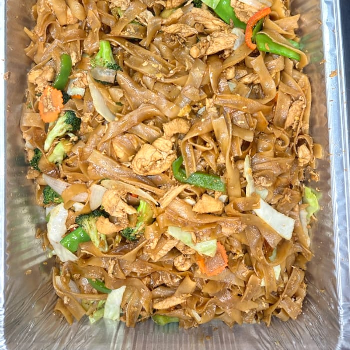 Pad See Ew (Serves 5).