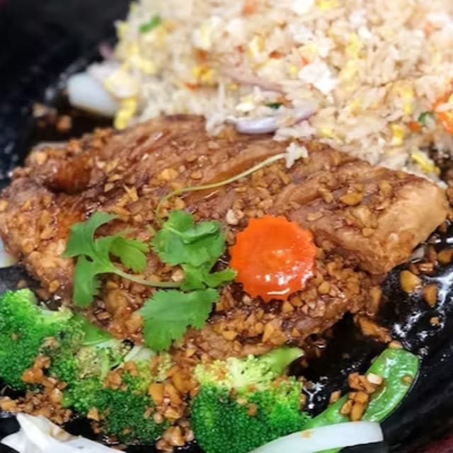 Garlic & Pepper Stir-Fry (Serves 10).
